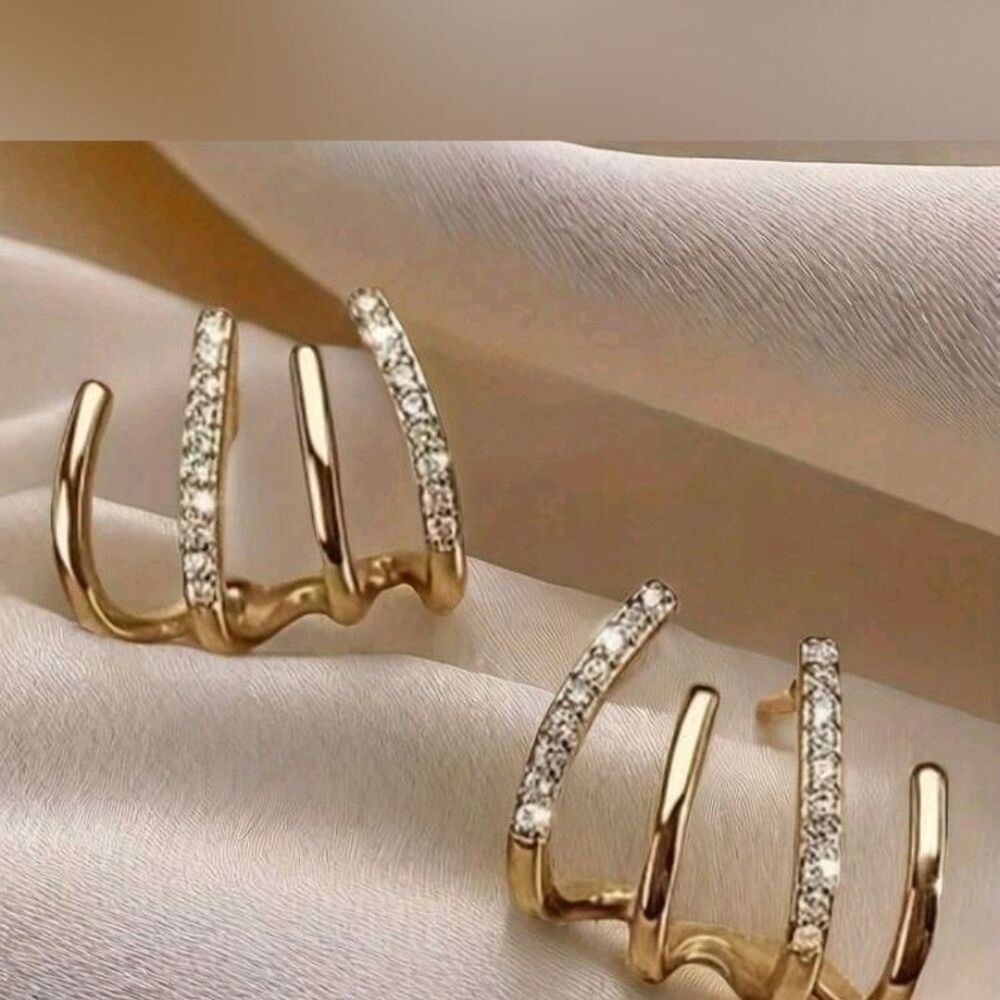 Elegant Gold Blingy Ear Cuff FREE SHIPPING - Picture 2 of 4